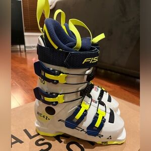 NWT Fisher RC4 60 junior kids ski boots 20.5